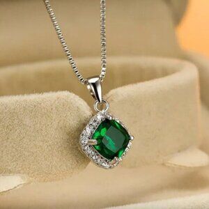 NEW 18k White Gold Cushion Cut Diamond Emerald Necklace